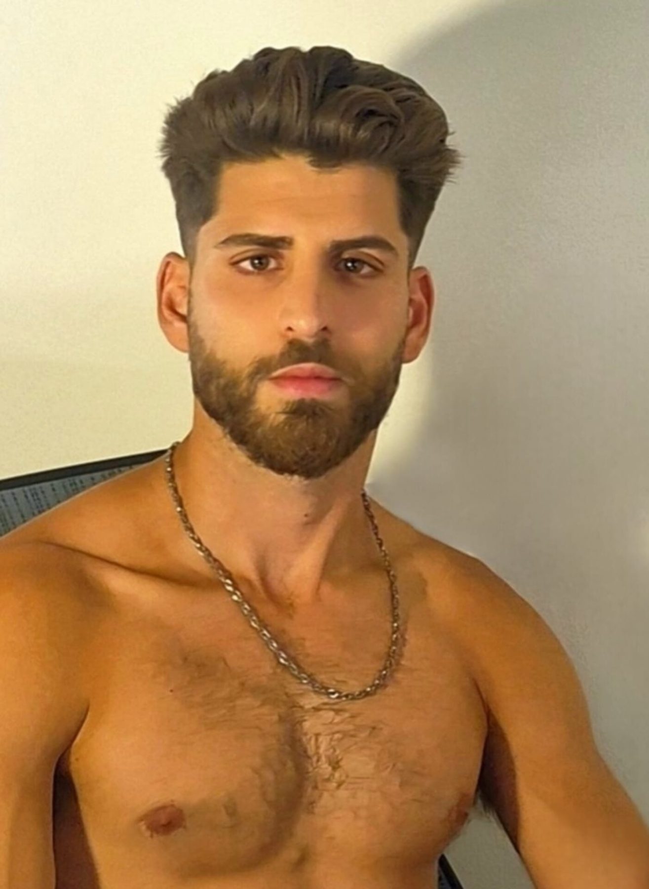פנים של Ehud