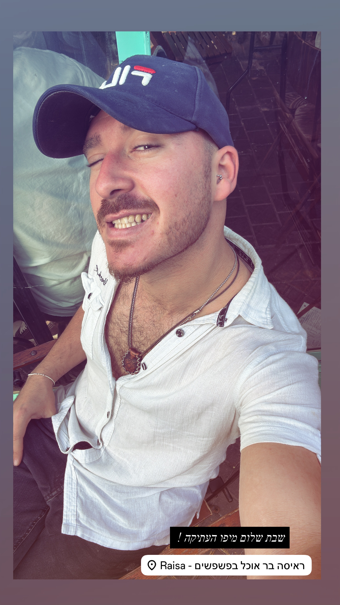 פנים של אלמוג